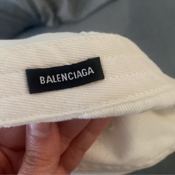 Balenciaga - Picture 2 of 4